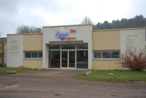 La façade du magasin de Marmagne à son ouverture en 2008